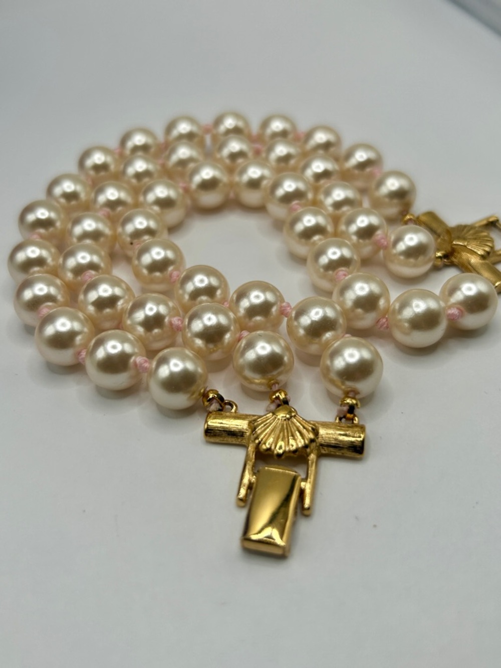 1980’s Richelieu Pink Pearl 10mm Triple Strand Bracelet 10k Gold Clasp - Picture 4 of 16